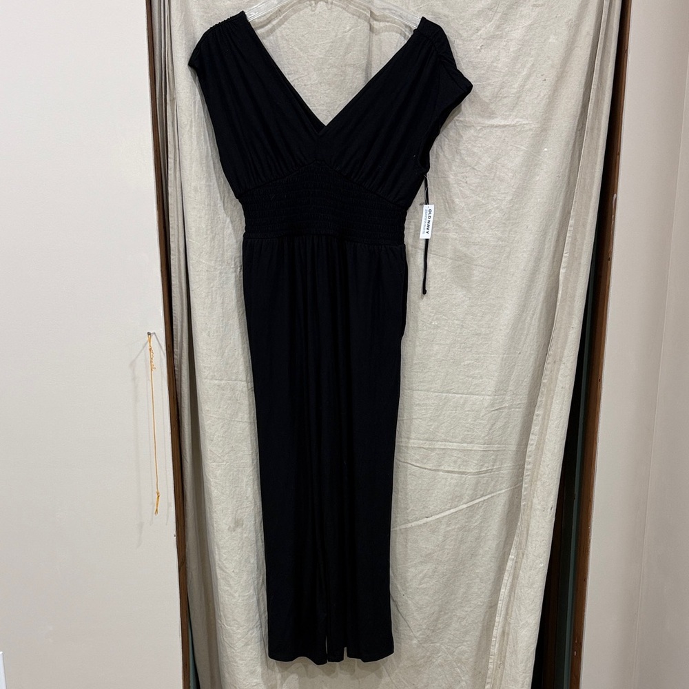 Old Navy Black Jumpsuit NWT Size Medium w/Pockets